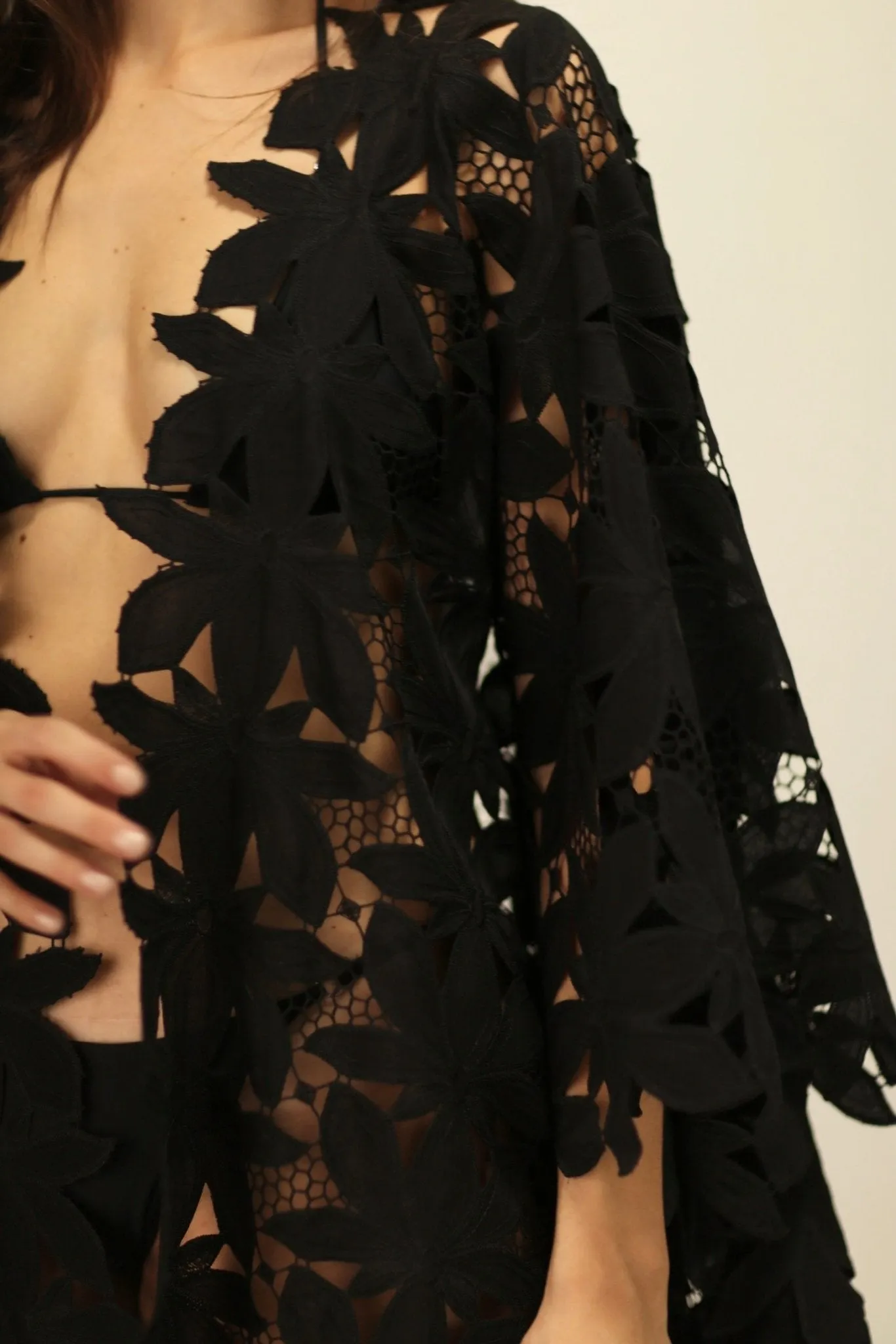 BLACK COTON LACE FLOWER KIMONO